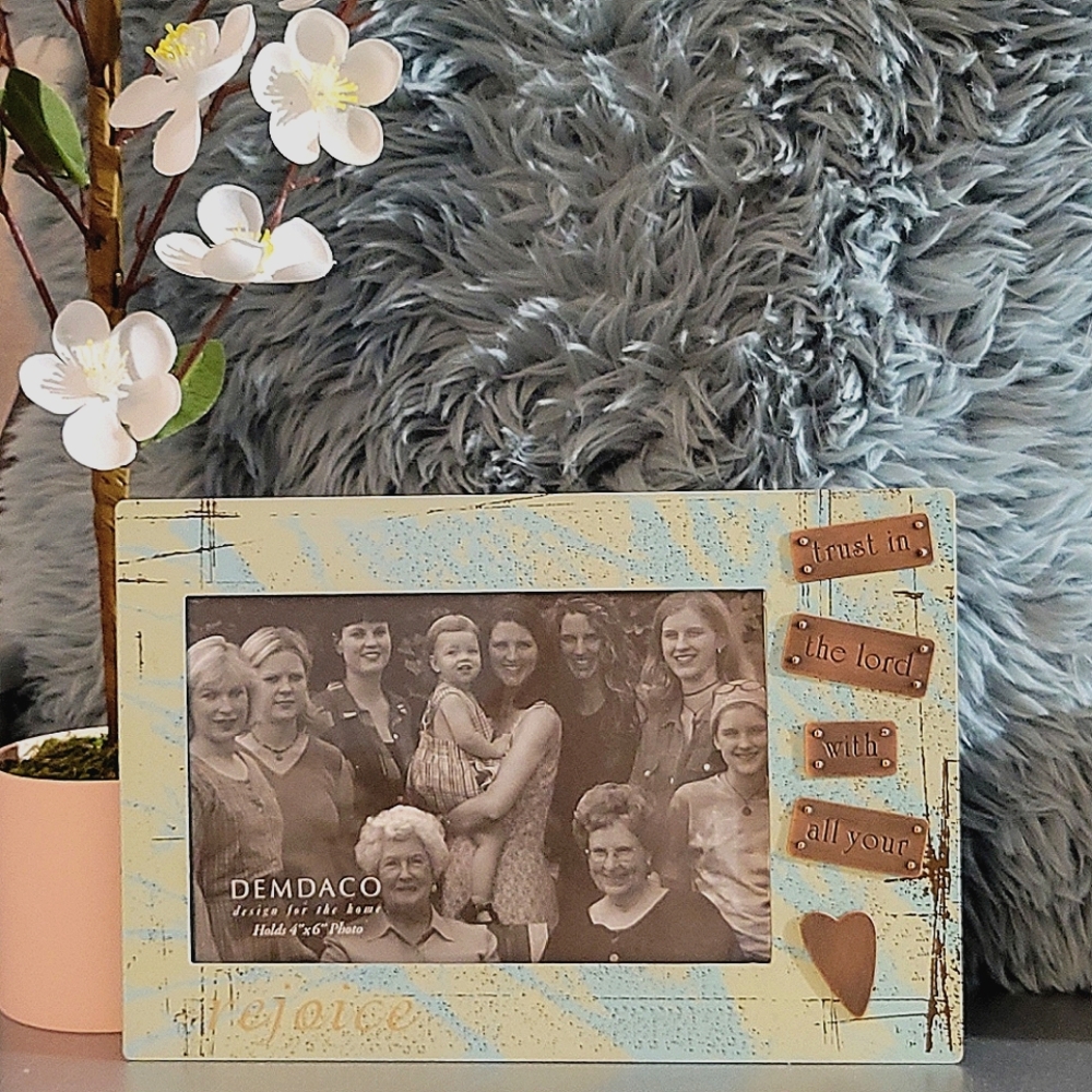 DEMDACO Handmade Photo Frame holds 4"×6" Photo